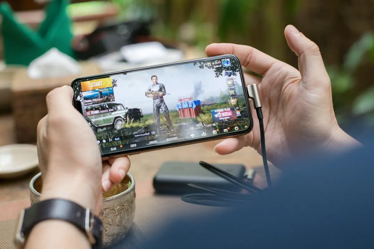 One-handed mobile slots — the KAYU classifier for Filipino thumb ergonomics