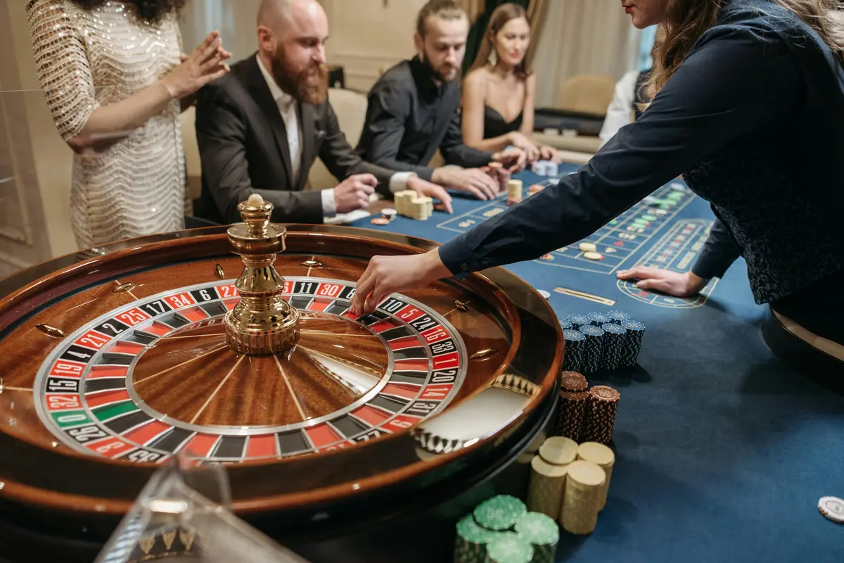 Editor's pick — Crazy Time (Evolution) is the STAS live-dealer flagship